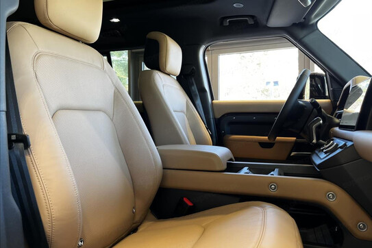 Land Rover Defender 110 D300  X-Dynamic HSE