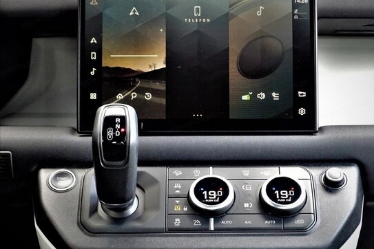 Land Rover Defender 110 X-Dynamic SE