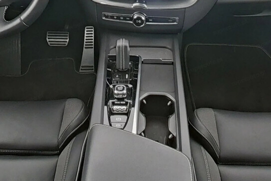 Volvo XC60 T6 AWD Plug-In Hybrid R-Design aut