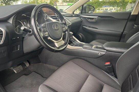 Lexus NX 300h Business Edition AWD