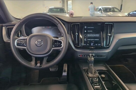 Volvo XC60 T5 AWD R-Design