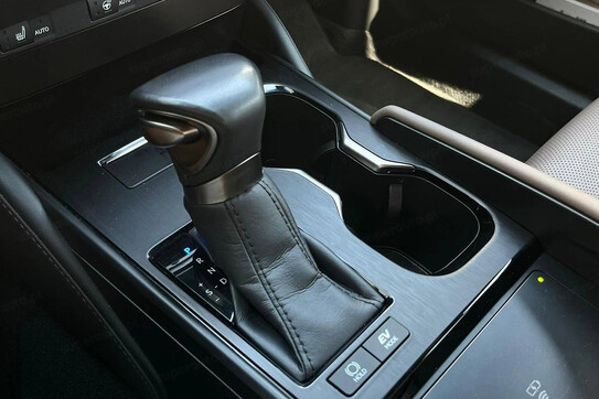 Lexus ES 300h F Sport Design
