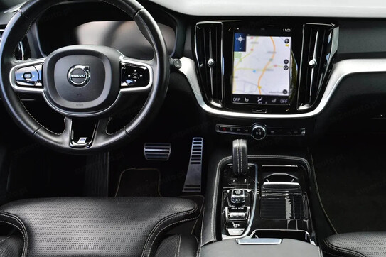 Volvo V60 T8 AWD Plug-In Hybrid R-Design aut