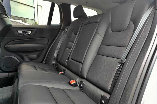 Volvo V60 B4 B Plus Dark