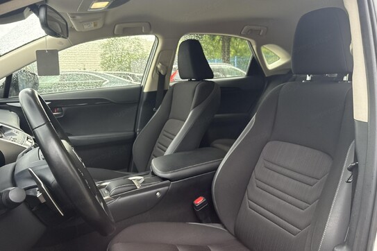 Lexus NX 300h Business Edition AWD