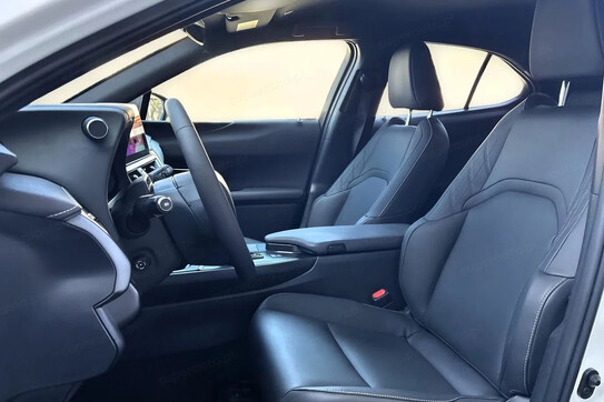 Lexus UX 300h F Sport Design
