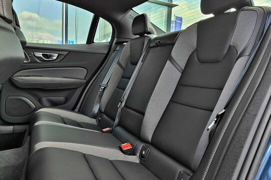 Volvo S60 B5 B AWD Ultimate Dark