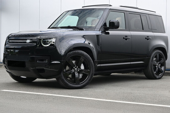 Land Rover Defender 110 D300 X-Dynamic HSE