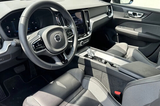 Volvo V60 B4 B Plus Dark