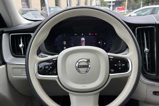 Volvo XC60 B5 B AWD Ultra Dark