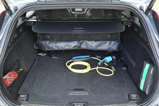 Volvo V60 T8 AWD Plug-In Hybrid R-Design aut