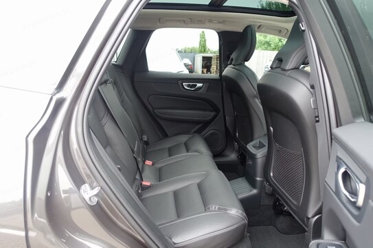 Volvo XC60 T8 Plug-In Hybrid AWD Ultra Bright
