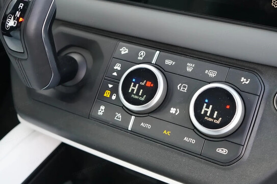 Land Rover Defender 110  D300 X-Dynamic HSE