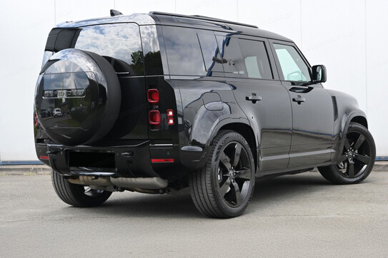 Land Rover Defender 110 D300 X-Dynamic HSE