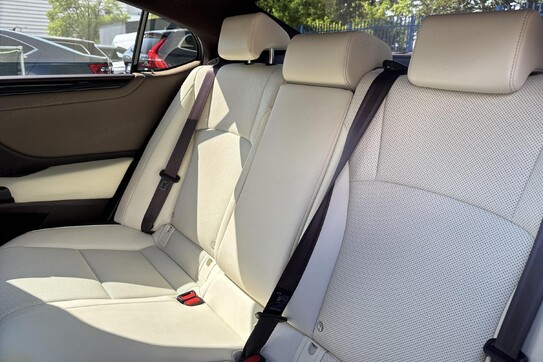 Lexus ES 300h Business Edition +
