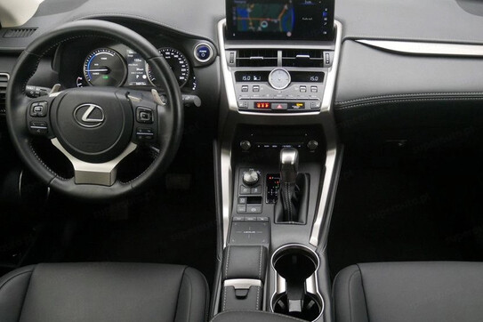 Lexus NX 300h AWD