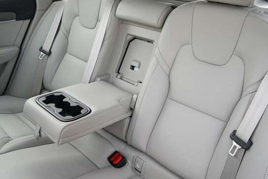 Volvo V90 T6 AWD Plug-In Hybrid Plus Bright