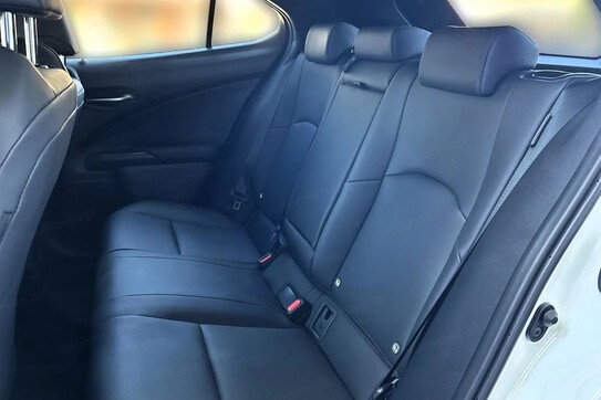 Lexus UX 300h F Sport Design