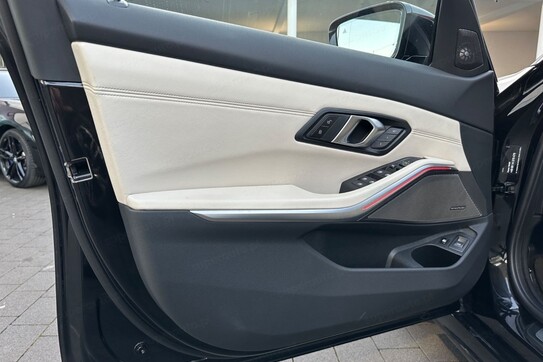 BMW Seria 3 Touring 330e xDrive M Sport