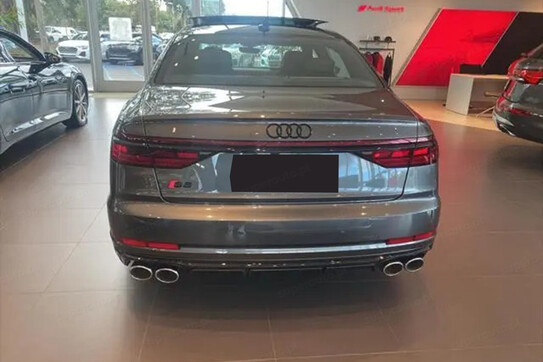 Audi A8 S8 TFSI quattro