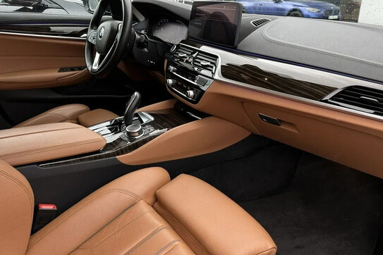 BMW Seria 5 520d xDrive Luxury Line