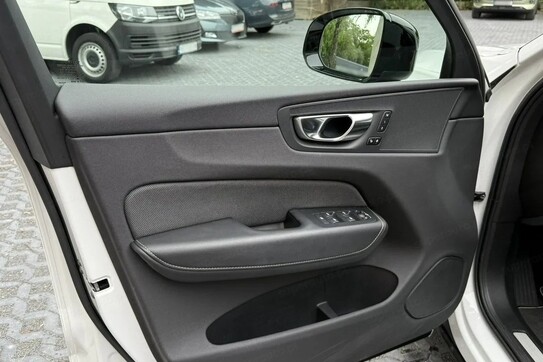 Volvo XC60 B5 B AWD R-Design