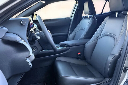 Lexus UX 300h F Sport Design