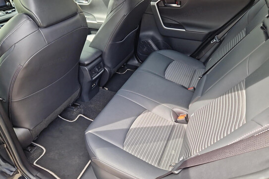 Toyota RAV4 2.5 Hybrid Black Edition by JBL 4x4