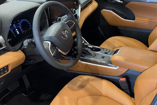 Toyota Highlander Executive 2.5 Hybrid Dynamic Force