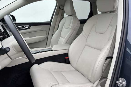 Volvo XC60 B5 B AWD Ultra Dark