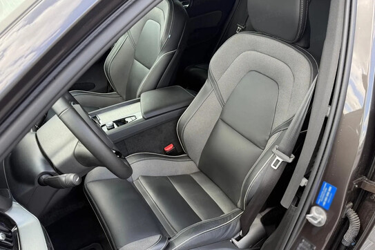Volvo XC60 B4 B Plus Dark aut