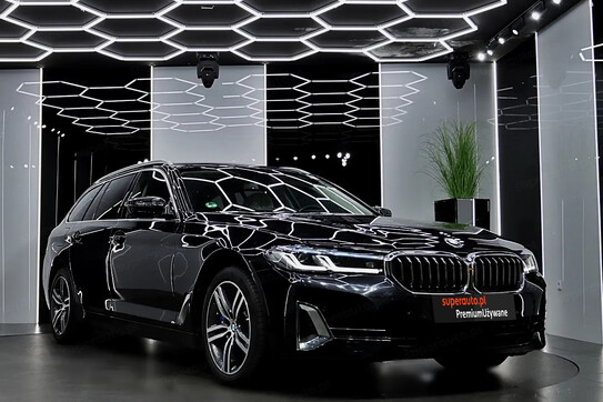 BMW Seria 5 530e xDrive Luxury Line aut