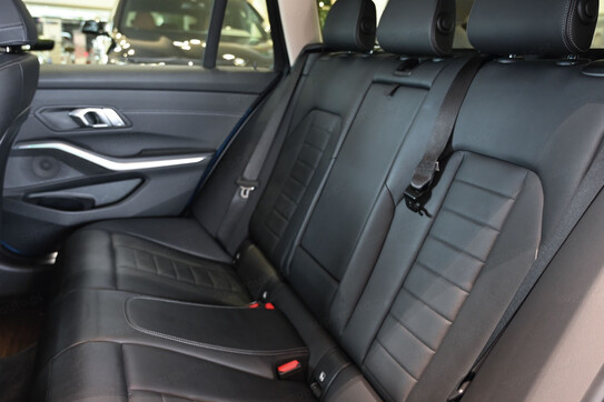 BMW Seria 3 330i Luxury Line aut