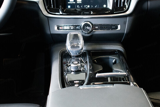Volvo V90 T6 AWD Plug-In Hybrid Plus Dark
