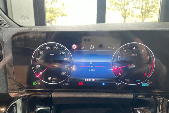 Mercedes GLA 220 4-Matic AMG Line 8G-DCT