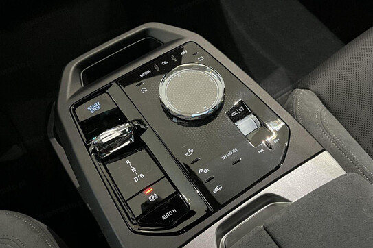 BMW iX xDrive45