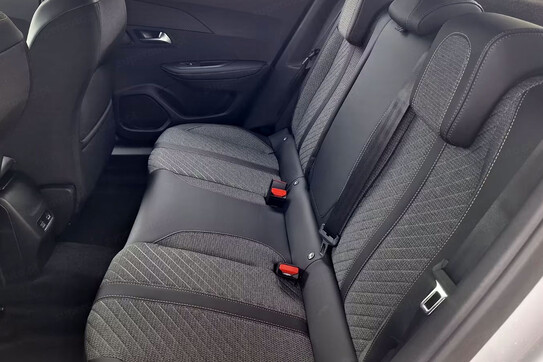 Peugeot 2008 Allure e-DCS 1.2 mHEV
