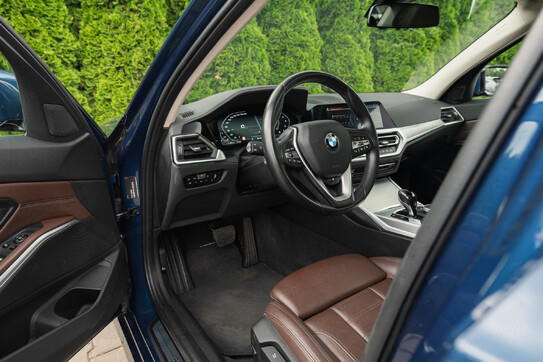 BMW Seria 3 320d xDrive Luxury Line