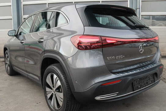 Mercedes EQA 250+  Progressive