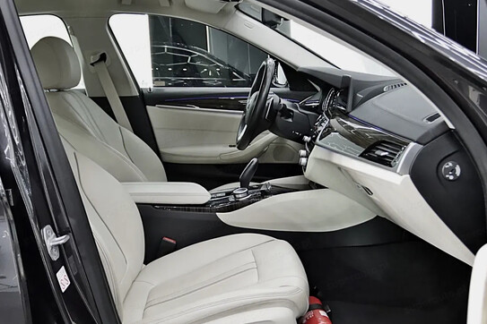 BMW Seria 5 530i GPF xDrive Luxury Line sport-aut