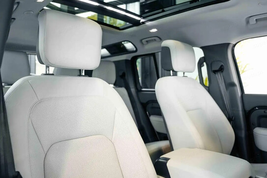 Land Rover Defender 110  D300 X-Dynamic HSE