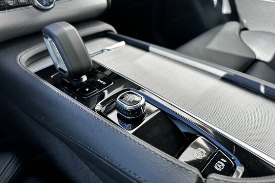 Volvo XC90 T8 AWD Plug-In Hybrid Ultimate Bright 7os aut