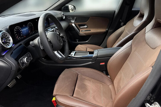 Mercedes CLA 220 4-Matic AMG Line 8G-DCT