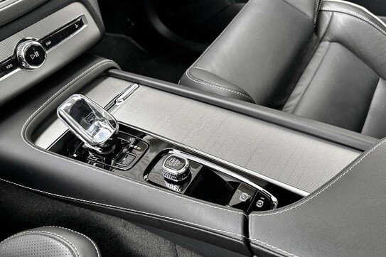 Volvo XC90 T8 AWD Plug-In Hybrid Ultimate Dark 7os aut