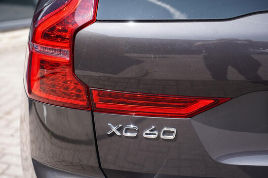 Volvo XC60 T6 Plug-In Hybrid AWD Plus Dark