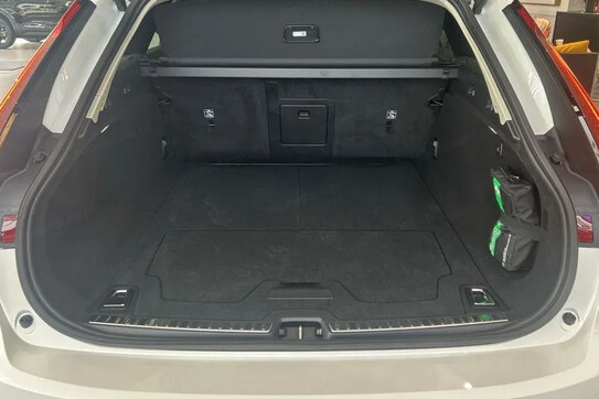 Volvo V90 T6 AWD Plug-In Hybrid Plus Dark