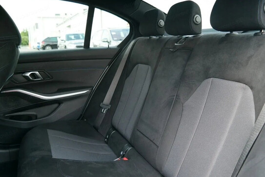 BMW Seria 3 318i M Sport aut