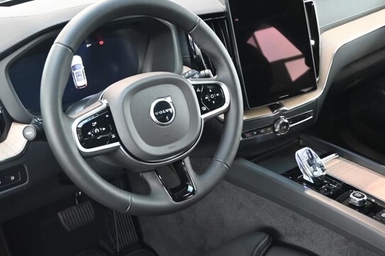 Volvo XC60 B5 B AWD Ultra Dark