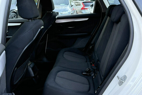 BMW Seria 2 216d aut