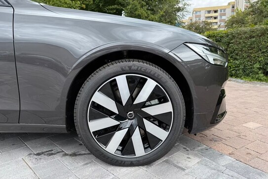 Volvo V90 T6 AWD Plug-In Hybrid Plus Dark